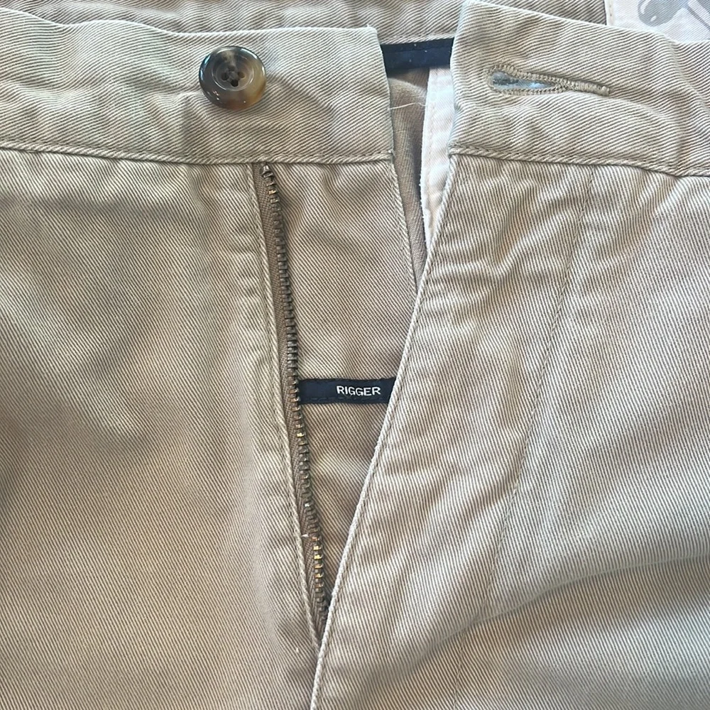 Nautica Rigger Shorts. Size 32 Mens. Tan khaki. Hiking outdoors lake